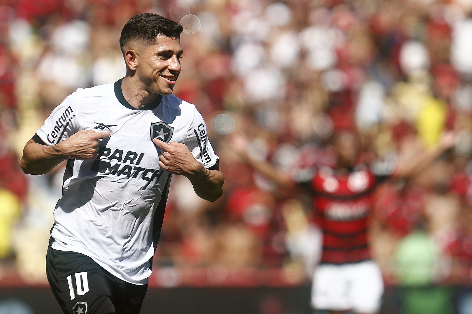 Botafogo vence o Flamengo no clássico do Maracanã