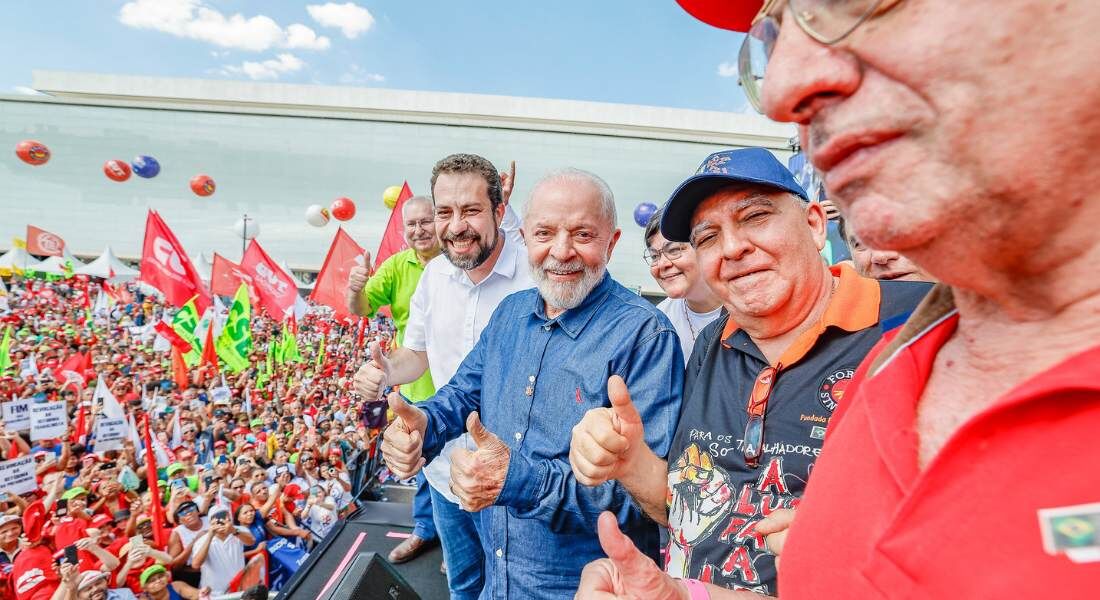 Lula sanciona lei que atualiza tabela do imposto de renda durante celebração do Dia do Trabalhador