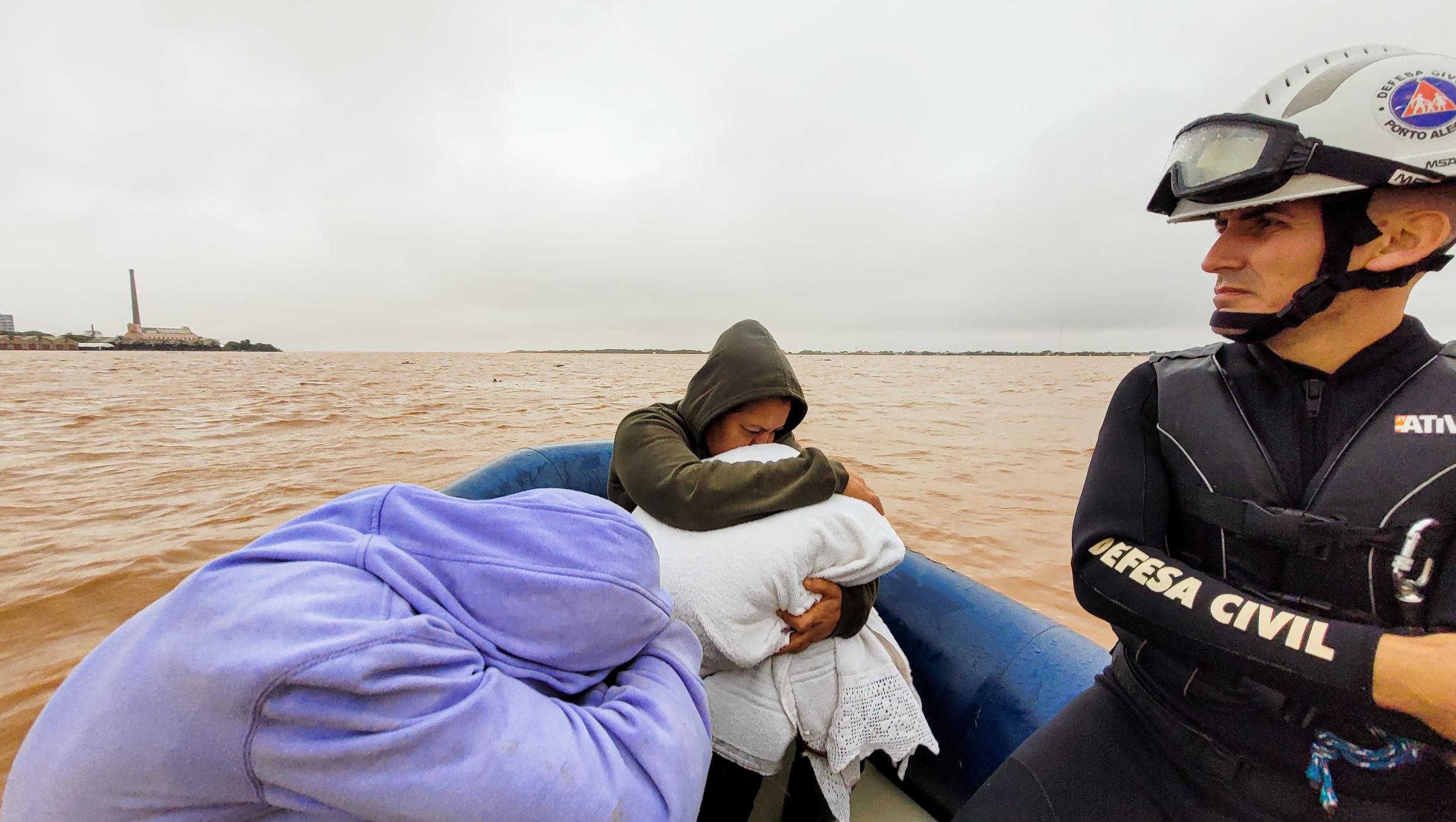 Rio Grande do Sul já registra 32 mortos e 60 desaparecidos por causa das chuvas