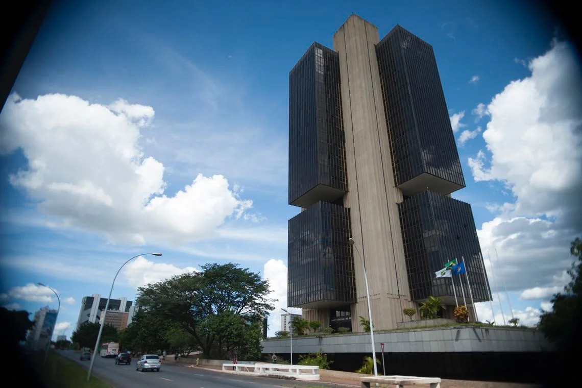 Banco Central Eleva Selic para 14,75%, Maior Nível Desde 2006