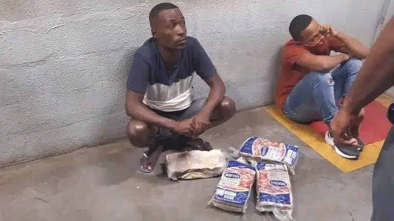 Tio e sobrinho são mortos após furto de carne em supermercado de Salvador
