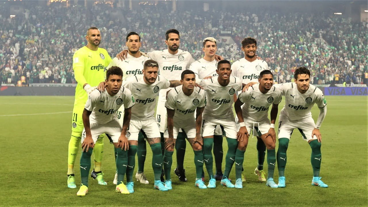 Elenco do palmeiras posa para foto oficial antes do jogo contra o Chelsea