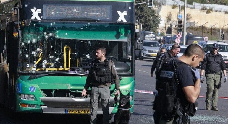 Explosões em pontos de ônibus deixam um morto em Jerusalém