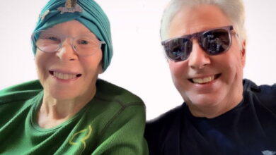 Após internação, marido de Rita Lee reforça pedido de respeito à privacidade