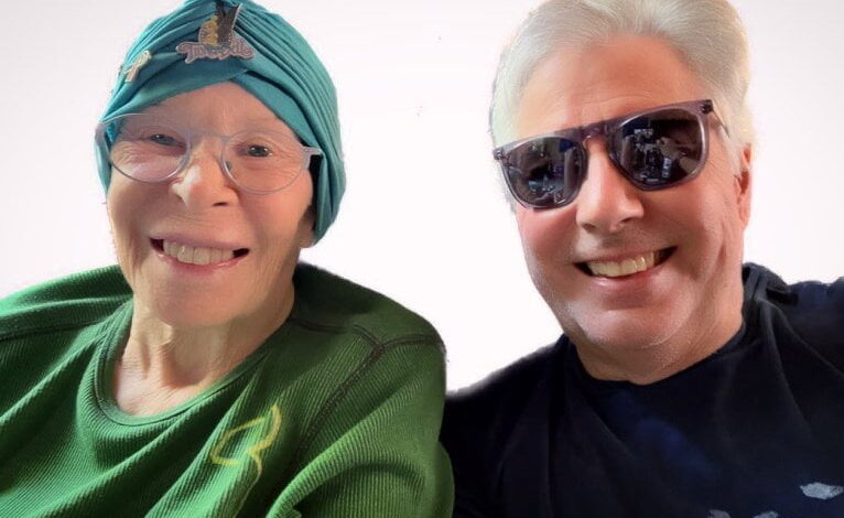 Após internação, marido de Rita Lee reforça pedido de respeito à privacidade