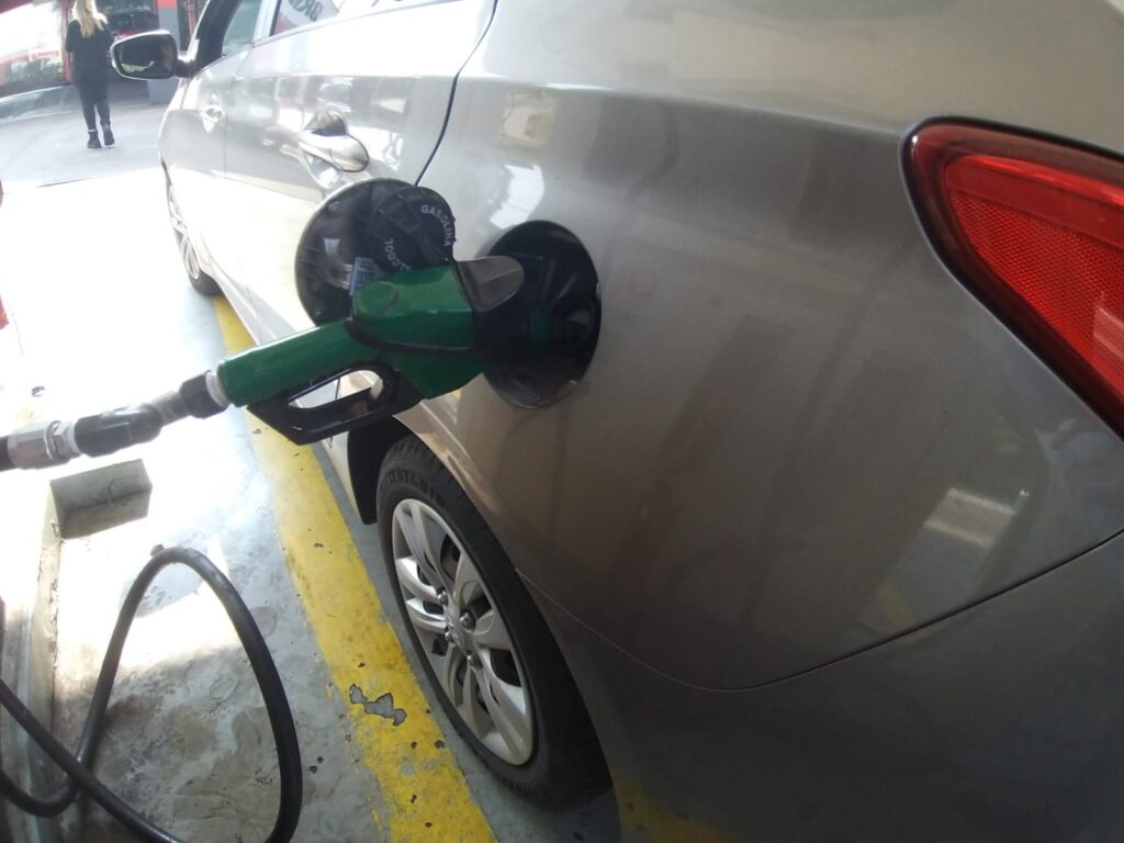 Gasolina e etanol devem subir de preço com a volta de impostos federais