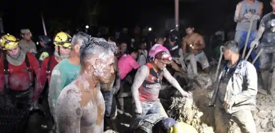 Manaus: Bombeiros buscam por sobreviventes após tragédia
