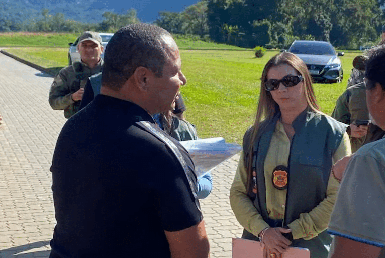 Pai de Neymar recebe voz de prisão em casa em Mangaratiba, no Rio de Janeiro