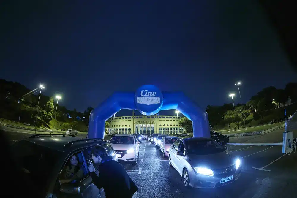 Cine Autorama: o cinema drive-in móvel que resgata a nostalgia e promove a cultura