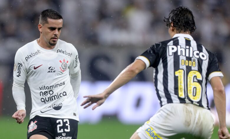 Corinthians e Santos empatam em jogo disputado pela 30ª rodada do Campeonato Brasileiro