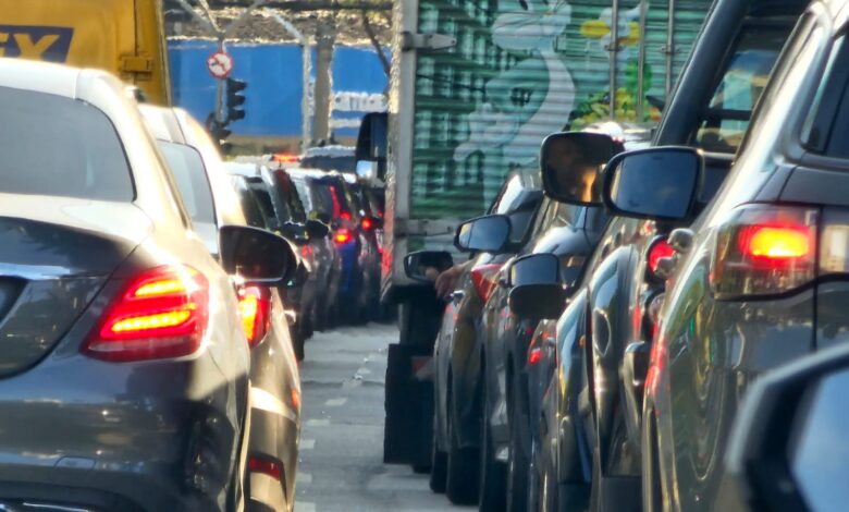 Roubos de veículos, celulares e assaltos a ônibus aumentam no Rio