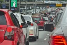 Trânsito de veículos em avenida de São Paulo durante horário de pico