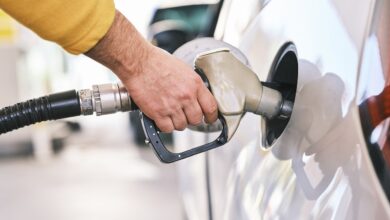 Gasolina sobe 6,9% em 12 meses e compromete renda das famílias, diz pesquisa