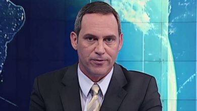 Imagem de Marcelo Carrião, ex-apresentador, no estúdio, que foi preso por tráfico