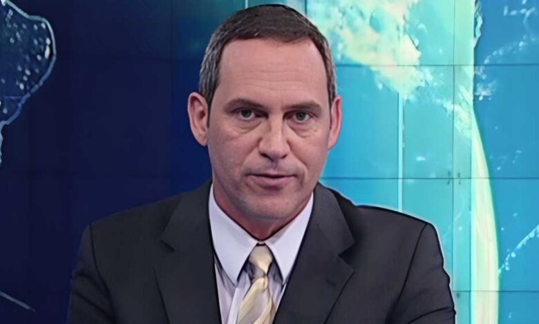 Imagem de Marcelo Carrião, ex-apresentador, no estúdio, que foi preso por tráfico