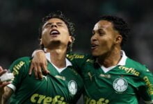 Com gol de Vitor Roque aos 49 do segundo tempo, Verdão supera o Tricolor na Arena Barueri e lidera isolado o Campeonato Brasileiro