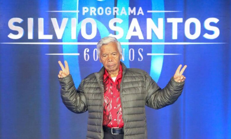 Roque, assistente de palco de Silvio Santos, é internado após AVC