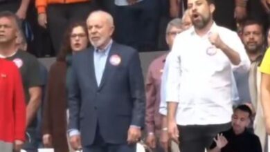 Boulos apaga vídeo em que canta Hino Nacional com gênero neutro