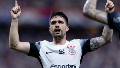 Corinthians vence o Atlético-GO mas segue no Z-4