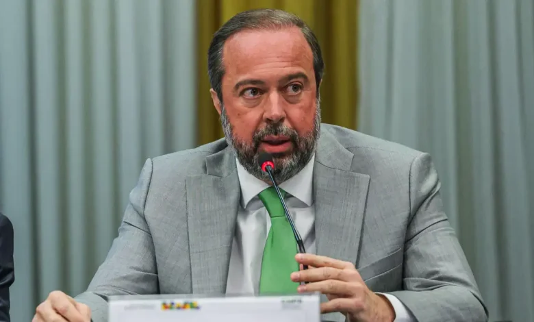 Horário de verão pode voltar para reduzir o consumo de energia, diz ministro