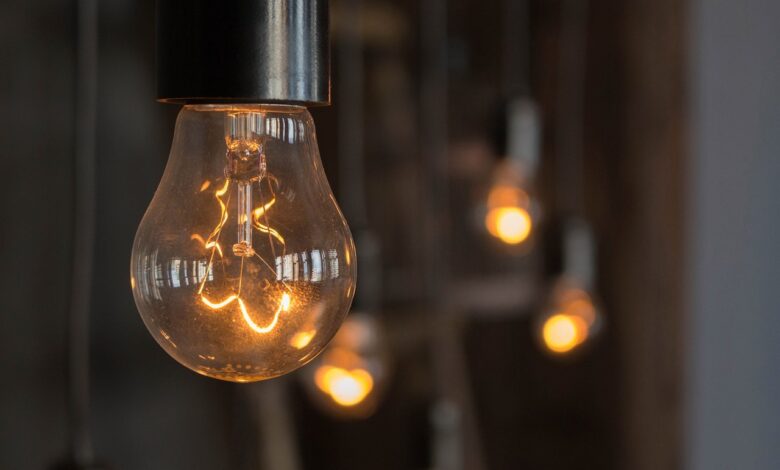 Luz mais cara: Aneel aciona bandeira vermelha patamar 1, após correção de dados