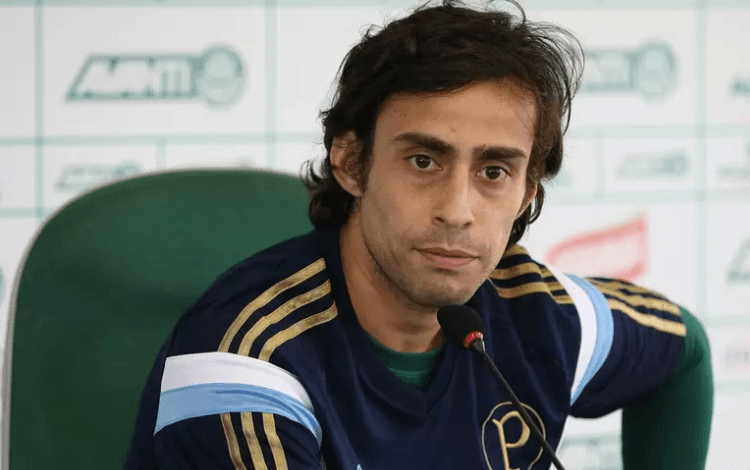 Valdivia, ídolo do Palmeiras, é preso acusado de abuso sexual no Chile