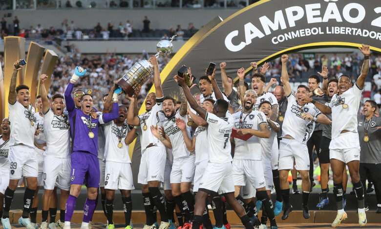 Botafogo conquista a Libertadores pela primeira vez ao vencer o Atlético-MG por 3 a 1