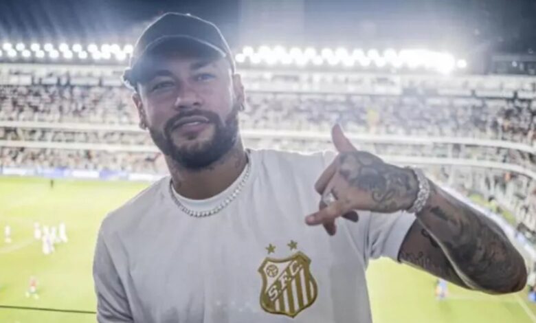 Neymar retorna ao Santos: Craque volta ao clube que o revelou
