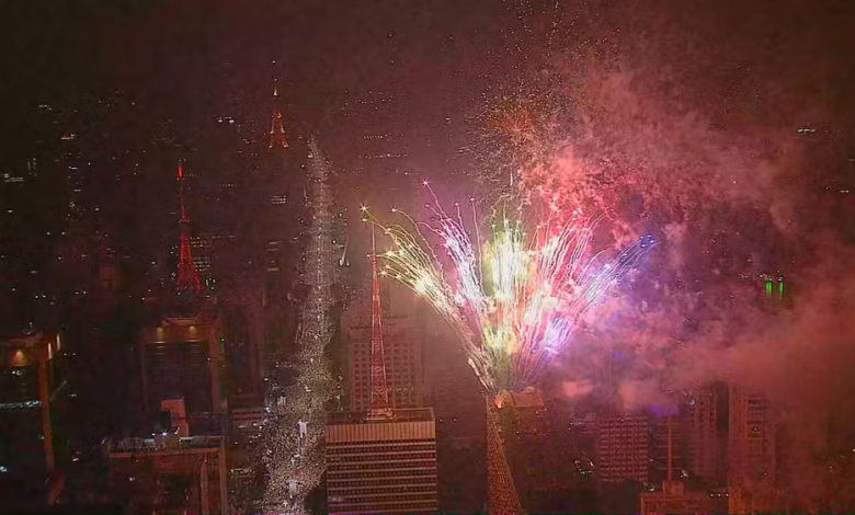 Réveillon na Paulista teve Bruno e Marrone comandando a contagem regressiva e queima de fogos silenciosa