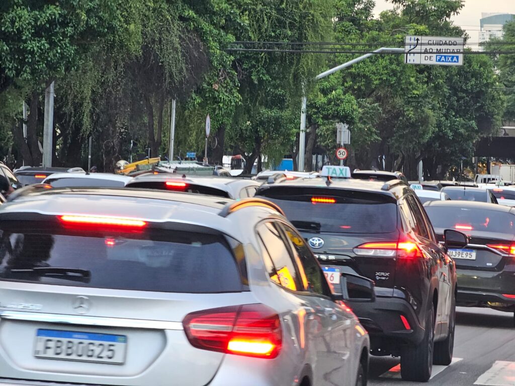 Rodízio municipal de veículos volta a vigorar nesta segunda-feira (13) em São Paulo