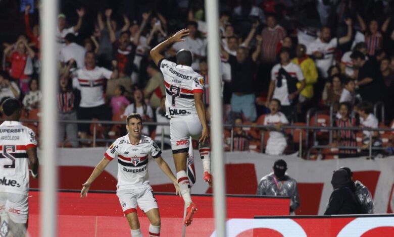 São Paulo derrota Corinthians por 3 a 1 e quebra invencibilidade no Campeonato Paulista