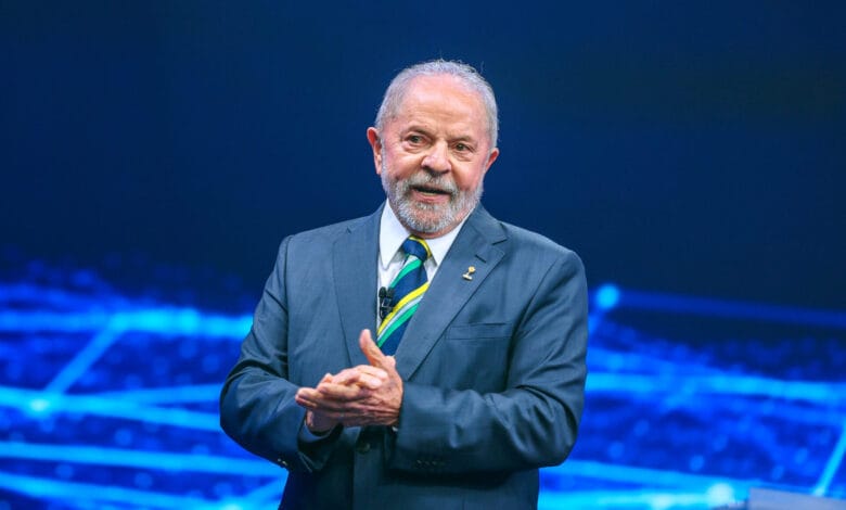 Com popularidade em baixa, Lula pretende editar MP para liberar FGTS de trabalhadores demitidos que aderiram ao saque-aniversário