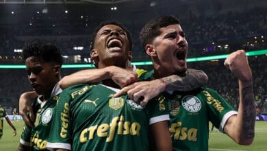 Com gols de Estêvão e Vitor Roque, Verdão mantém 100% de aproveitamento e lidera Grupo G com folga