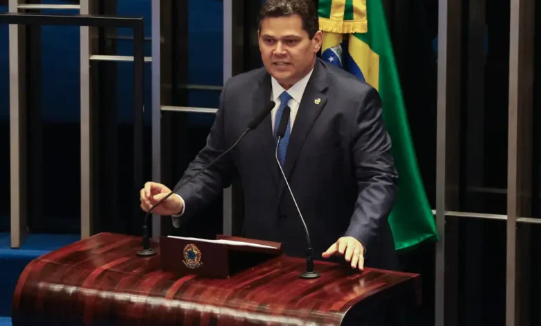 Alcolumbre reajusta cota parlamentar dos senadores em até 65%, aumentando gastos em R$ 5 milhões