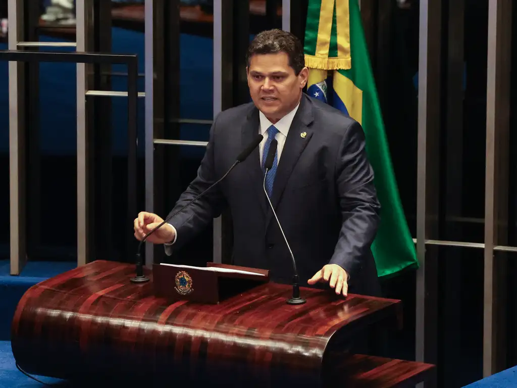 Alcolumbre reajusta cota parlamentar dos senadores em até 65%, aumentando gastos em R$ 5 milhões