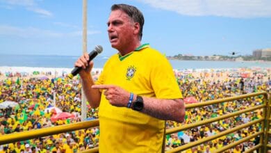Apoiadores de Bolsonaro realizam ato no Rio; Flávio Bolsonaro critica 'alexandrismo'