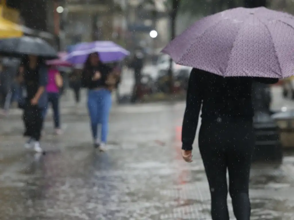 Capital entra em estado de atenção para alagamentos neste domingo