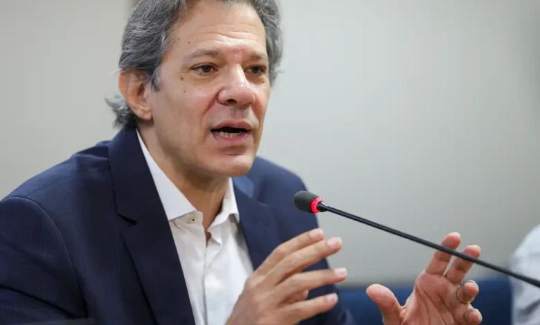 Isenção do Imposto de Renda até R$ 5 mil será equivalente a um 14º salário, diz Haddad