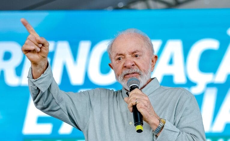 Lula critica discussão entre Trump e Zelensky; "cena grotesca e desrespeitosa"