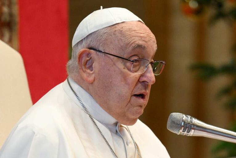 Médicos consideraram interromper tratamento do Papa Francisco e deixá-lo morrer