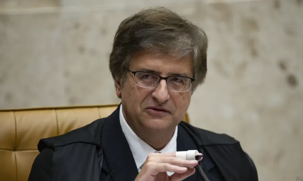PGR se opõe ao pedido de Bolsonaro para afastar ministros Dino e Zanin de julgamento