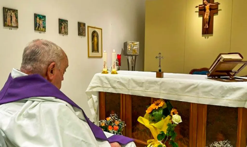 Papa Francisco receberá alta hospitalar neste domingo após 37 dias internado