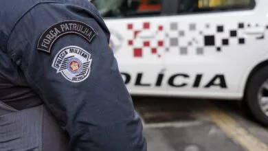 Policiais militares são presos após jovem de 20 anos acusá-los de estupro durante carona em viatura