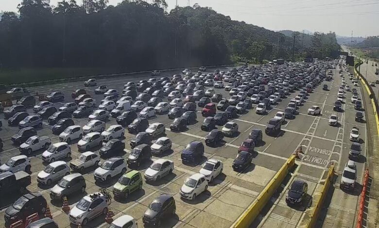 Carnaval: Rodovias para o litoral de São Paulo registram congestionamentos de até 60 km