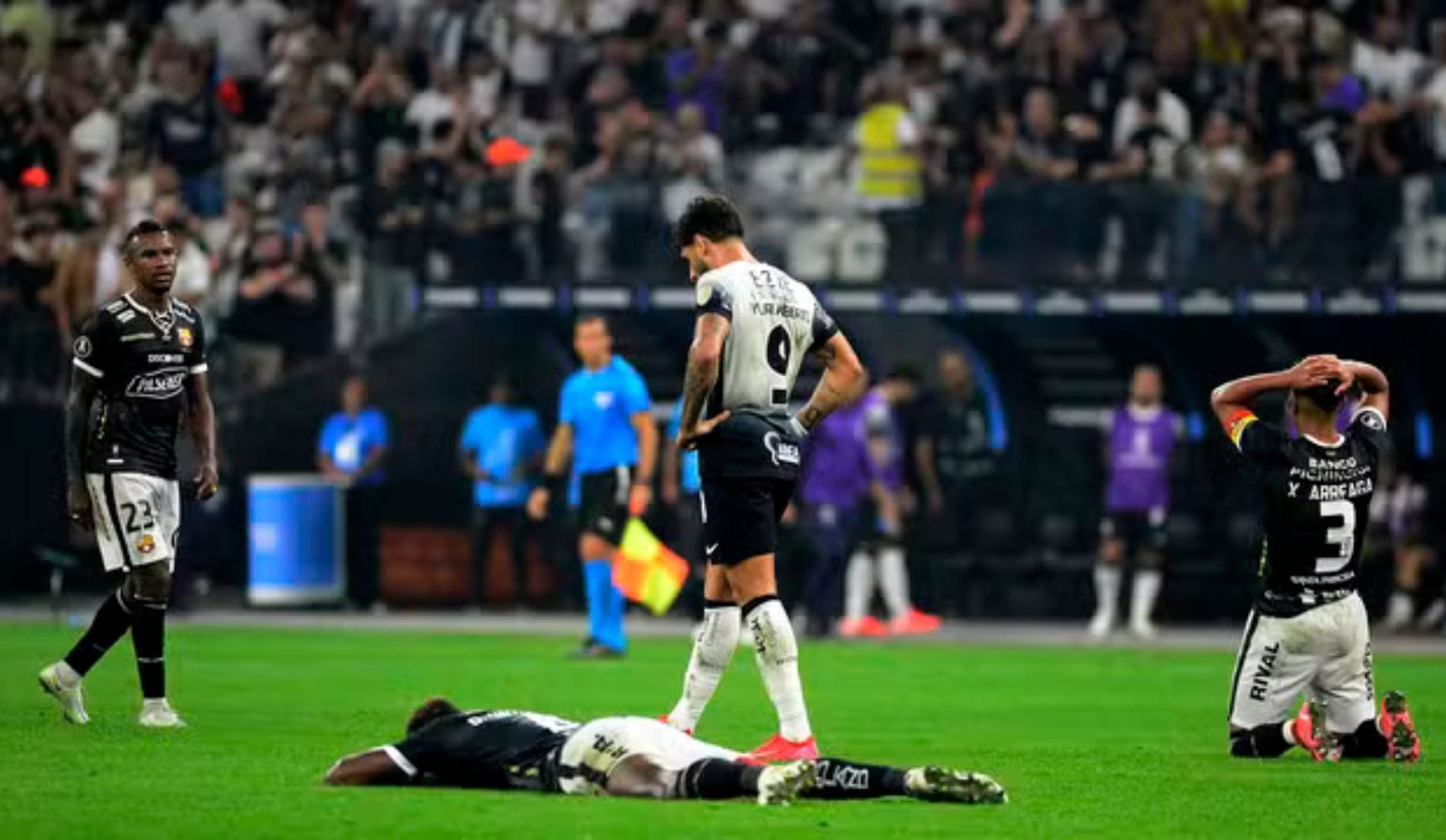 Timão vence Barcelona-EQU, mas dá adeus à Libertadores