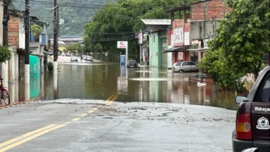 Águas baixam em Ubatuba e moradores retornam às suas residências