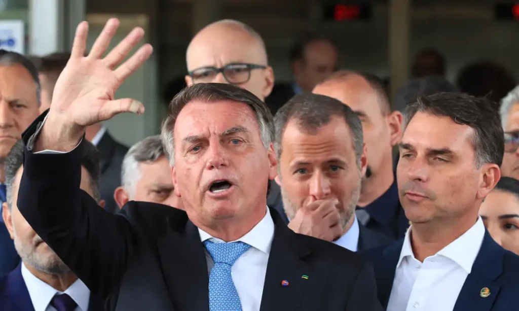 Alexandre de Moraes nega pedido de prisão preventiva contra Jair Bolsonaro