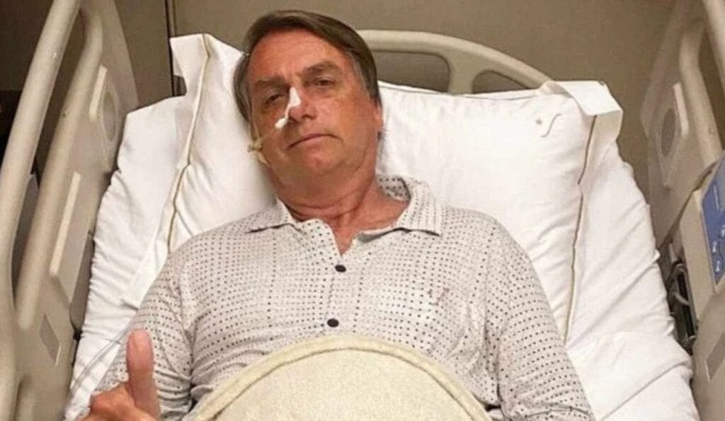 Jair Bolsonaro passa por cirurgia de 12 horas para reconstrução abdominal
