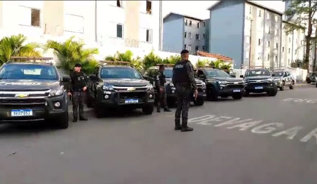 Policial do Choque e dois criminosos morrem em tiroteio na Grande SP