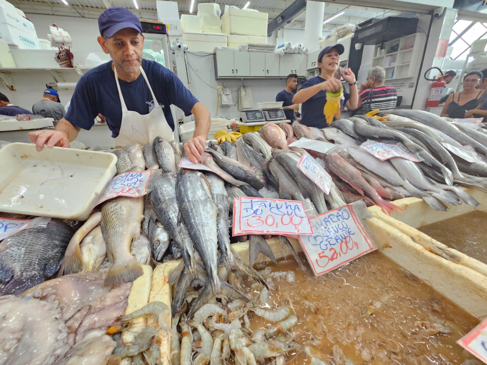 Preços de peixes e frutos do mar disparam na Semana Santa de 2025